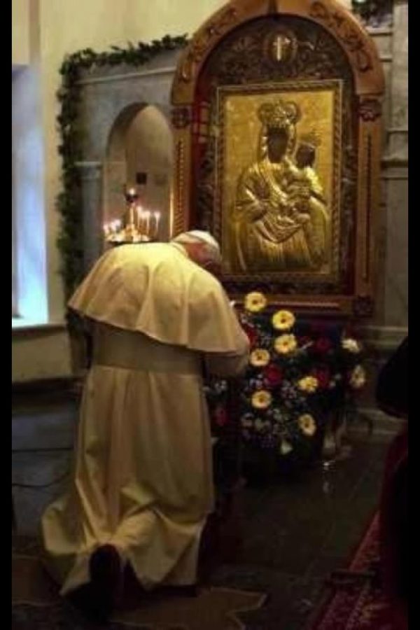 Pope John Paul II prays to Black Madonna and Black Jesus